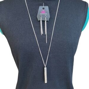 Paparazzi “Seek and Ye Shall Find” Silver Tone Necklace and Earring Set